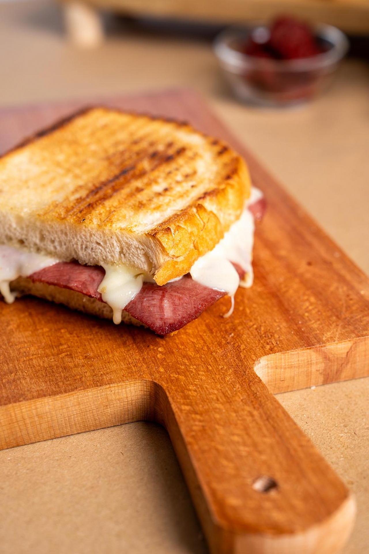 PASTIRMALI KAŞARLI TOST