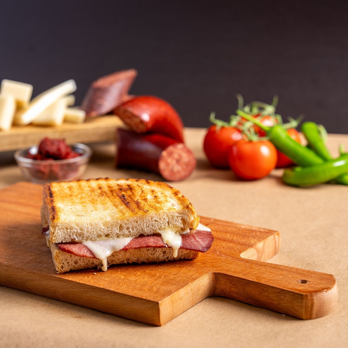 PASTIRMALI KAŞARLI TOST